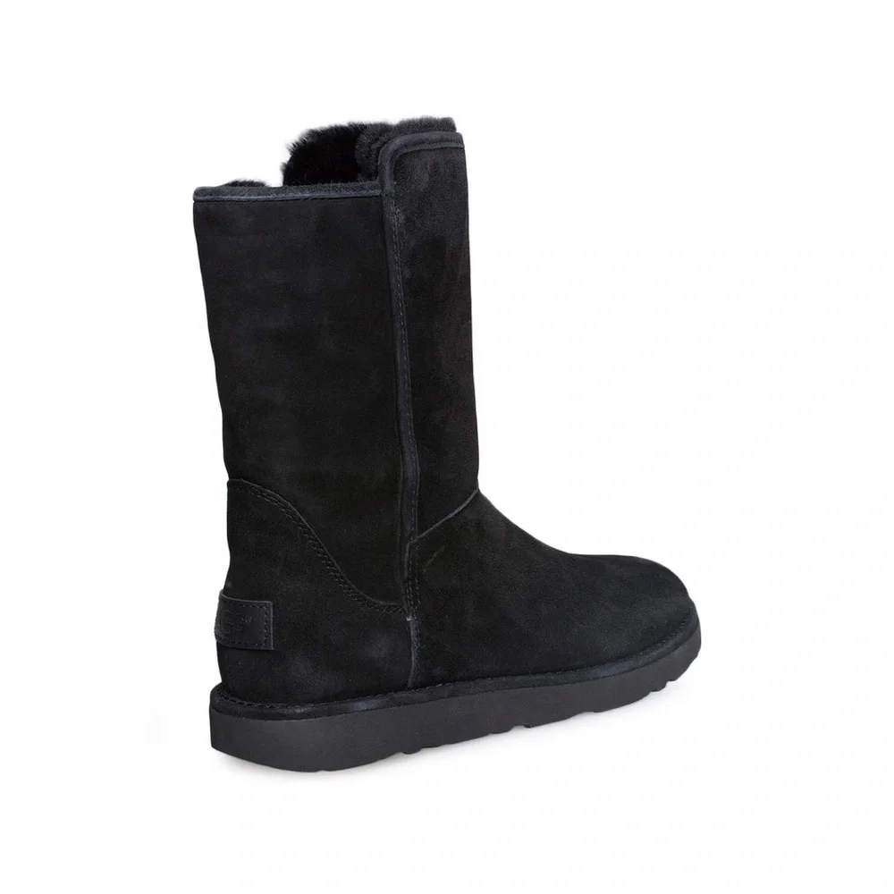 UGG Black Abree Short II Nero Suede Boots Women’s Size 7